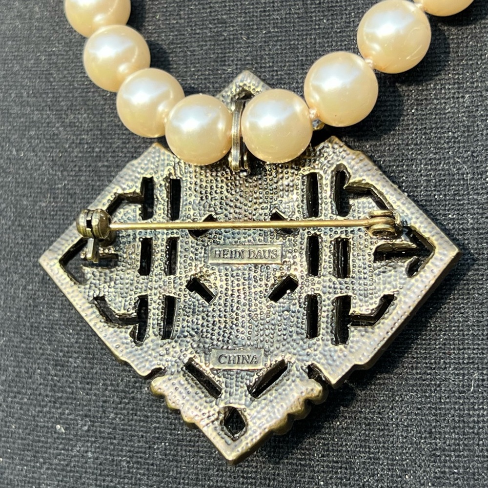 & Heidi Daus Victorian Style Pearl Necklace - Picture 3 of 9